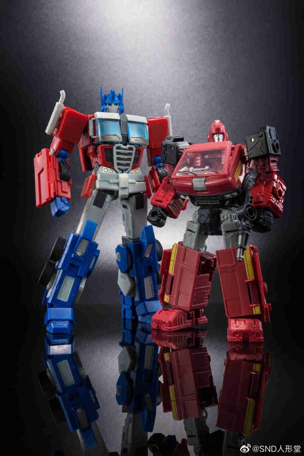 S.N.D. SND 08 The One Primo Vitalis IDW Optimus Prime Figure Image  (9 of 9)